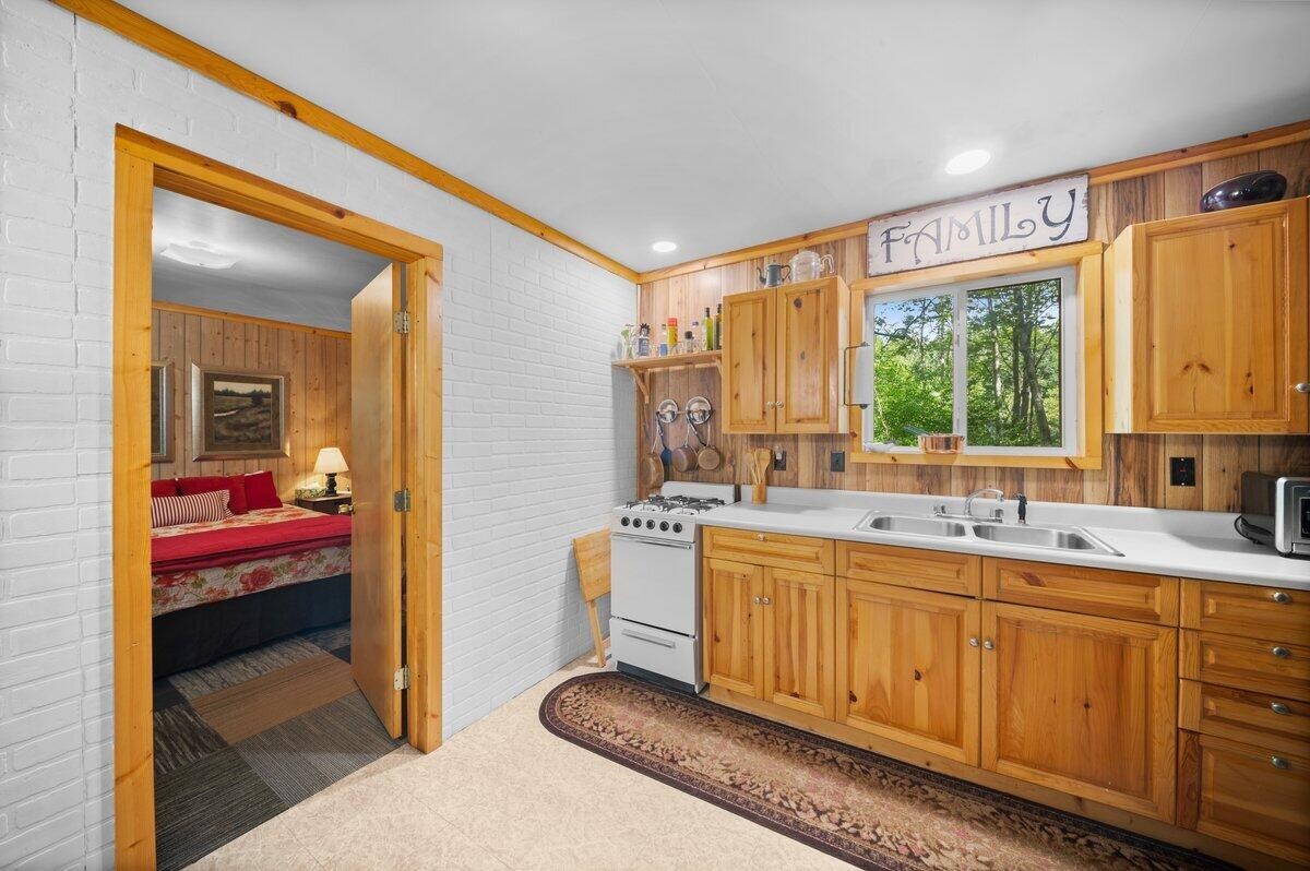 20308 Lakeview Drive Property Photo 11
