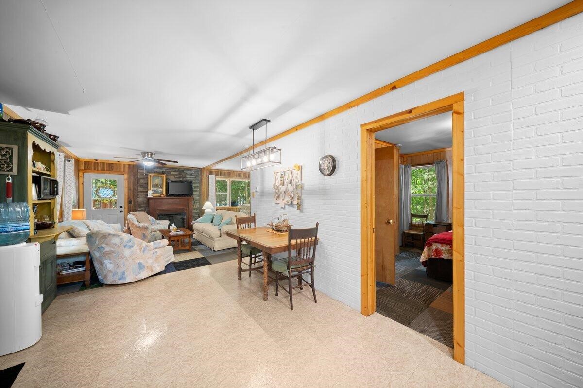 20308 Lakeview Drive Property Photo 14
