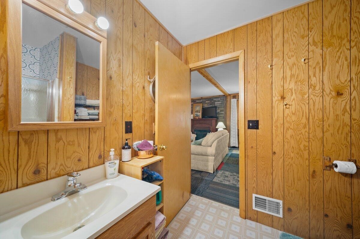 20308 Lakeview Drive Property Photo 21