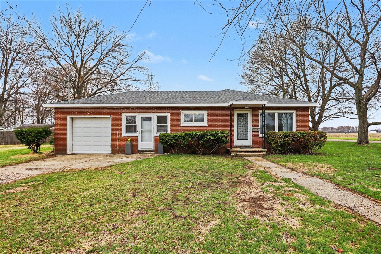 609 E Railroad Street Property Photo 1