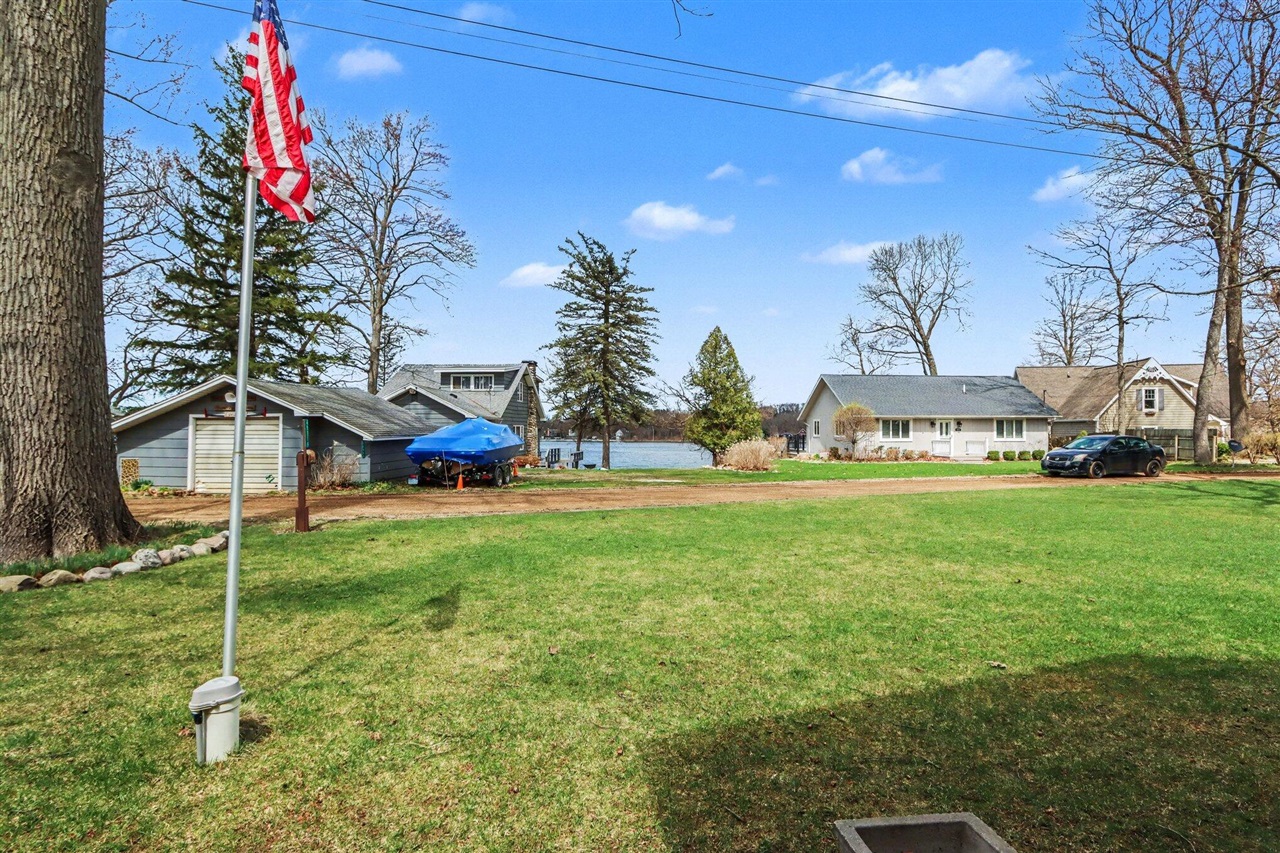 48379 Hill Drive Property Photo 4