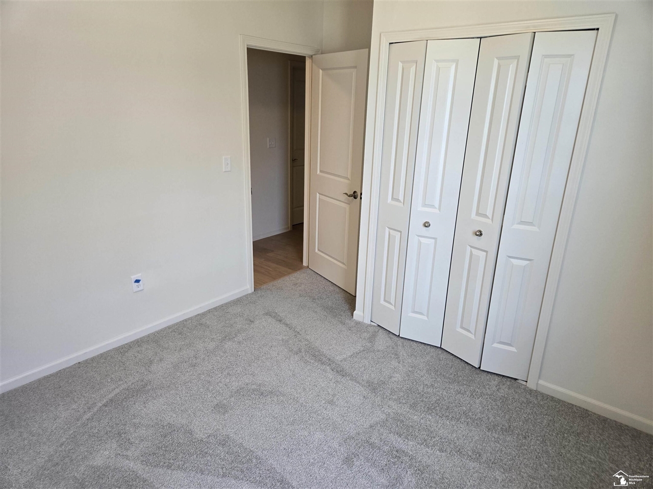 807 Plum Vlg Drive Property Photo 4
