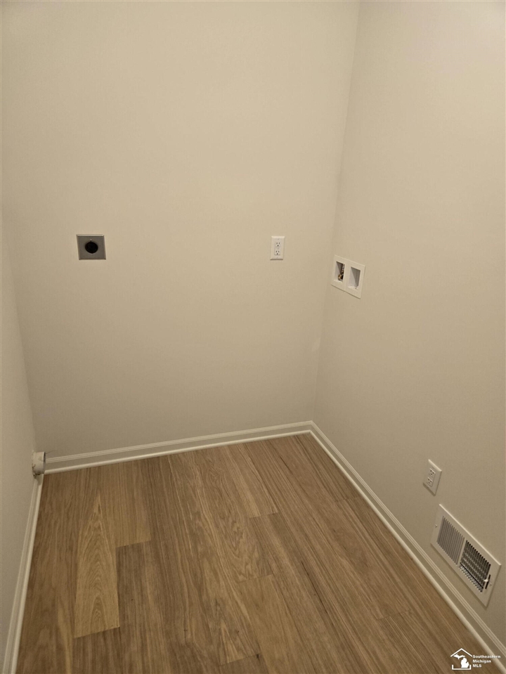 807 Plum Vlg Drive Property Photo 6