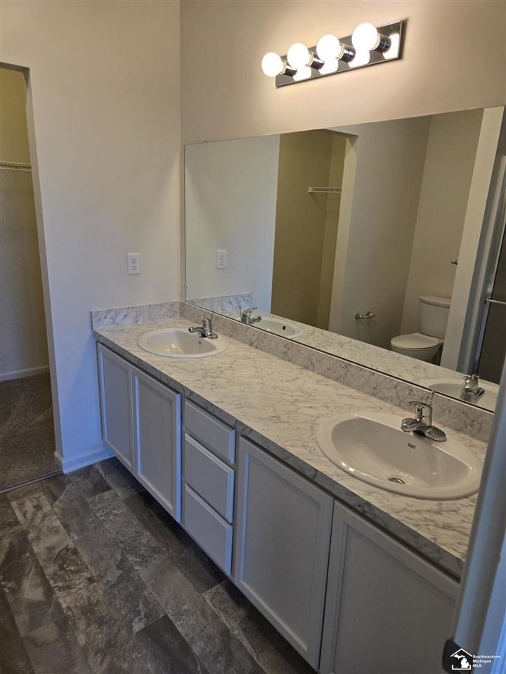 807 Plum Vlg Drive Property Photo 8