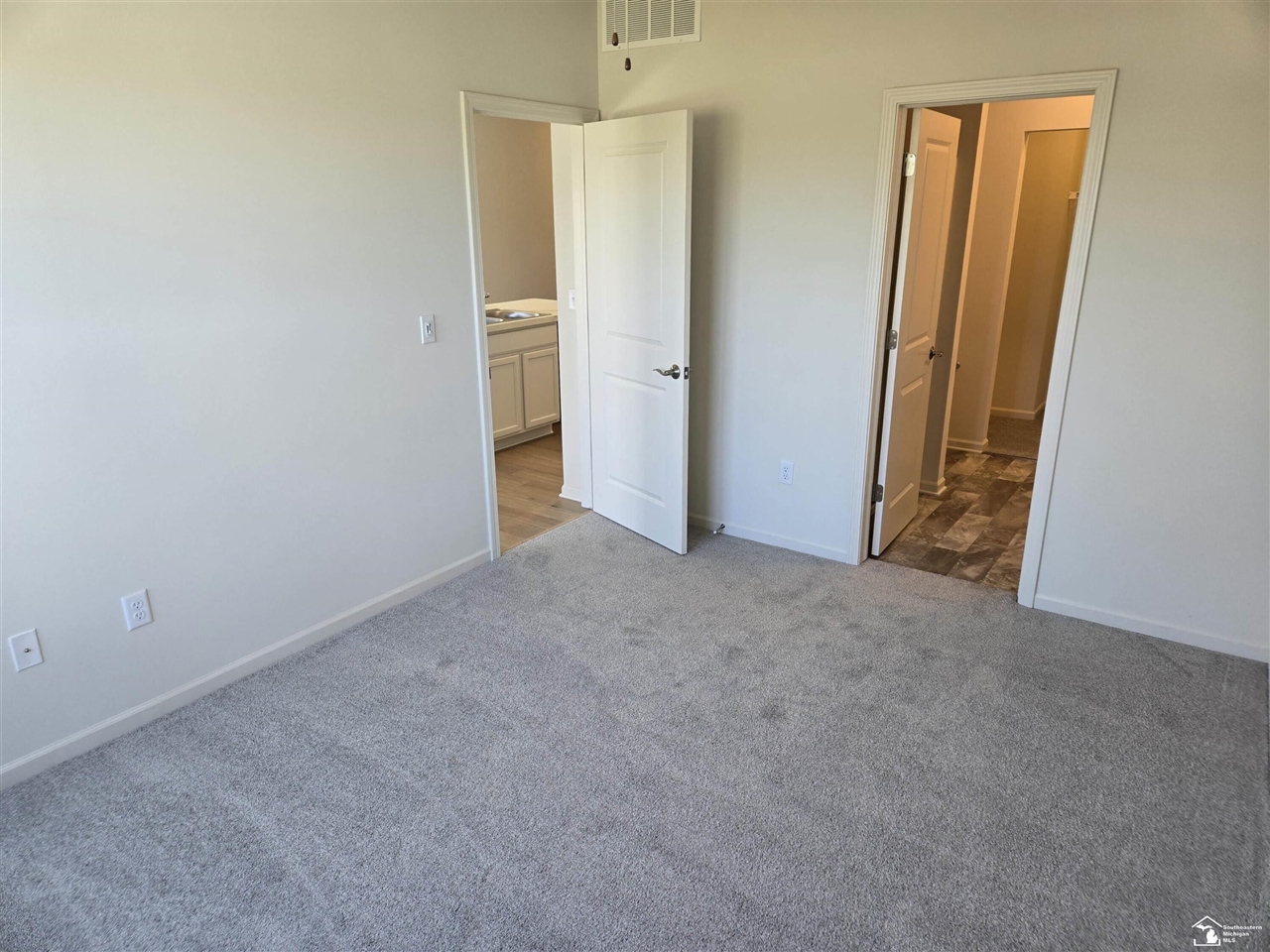 807 Plum Vlg Drive Property Photo 10