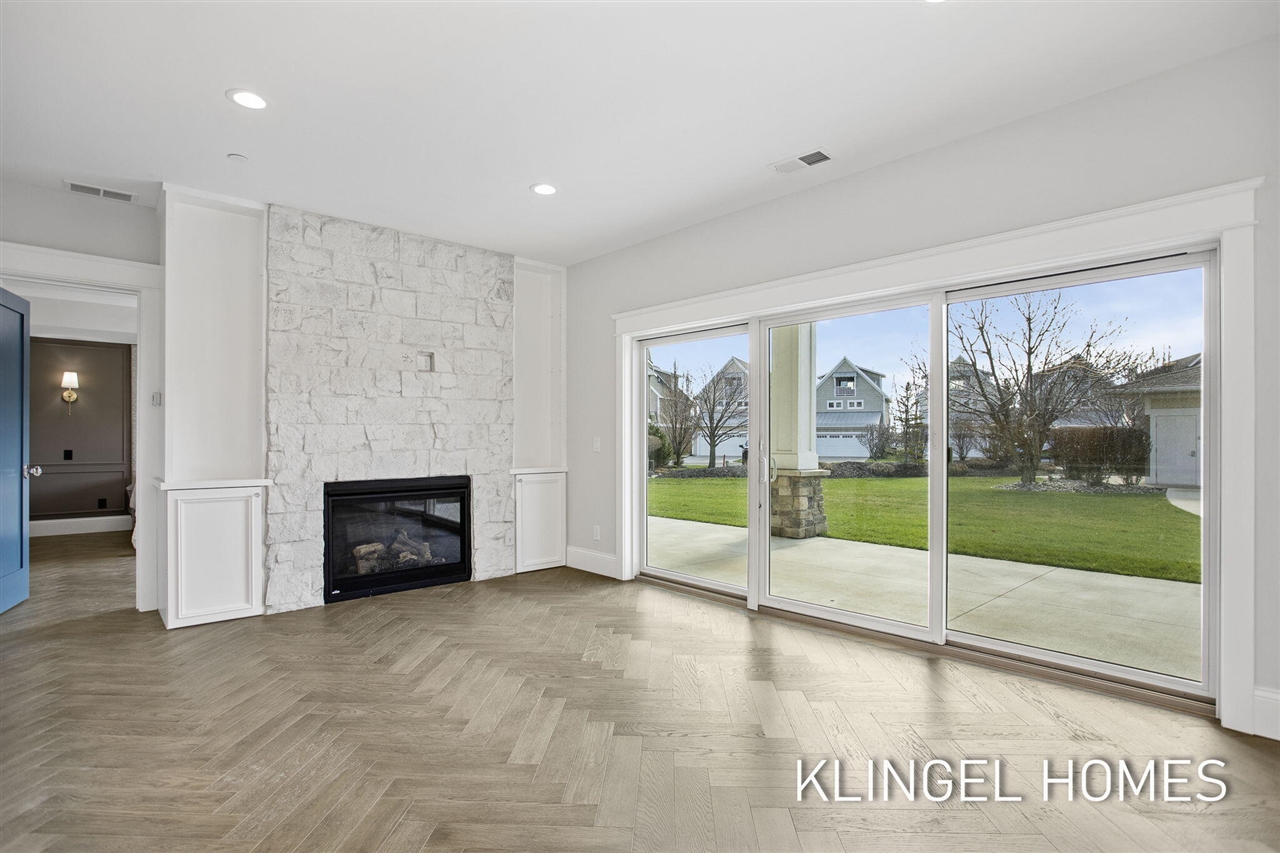 930 W Savidge Street Property Photo 7