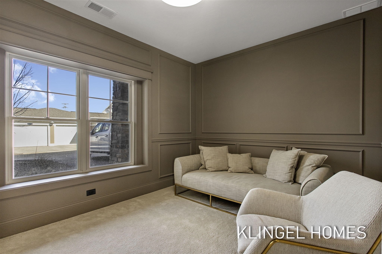 930 W Savidge Street Property Photo 19