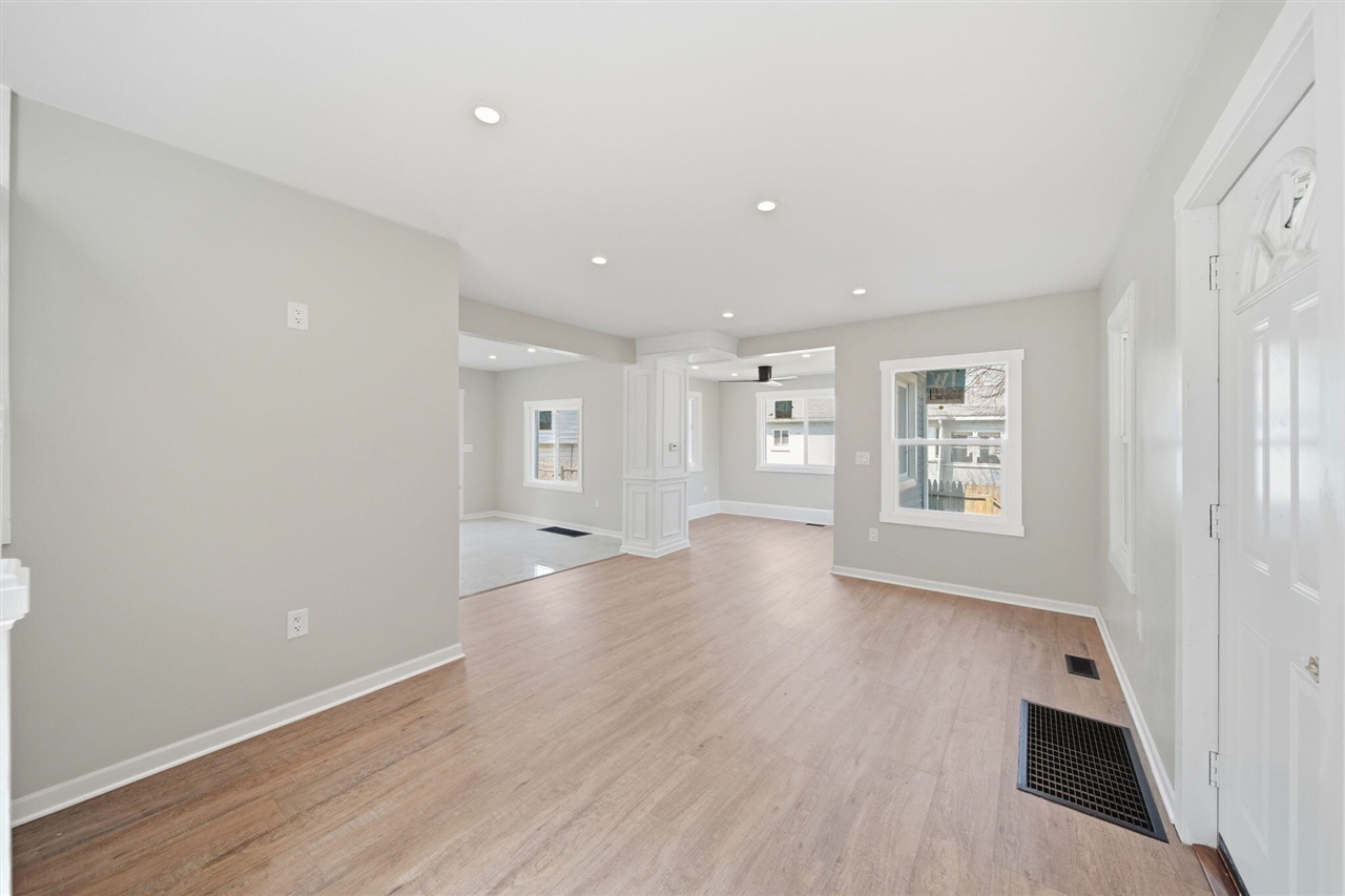 316 Carr Street Property Photo 4