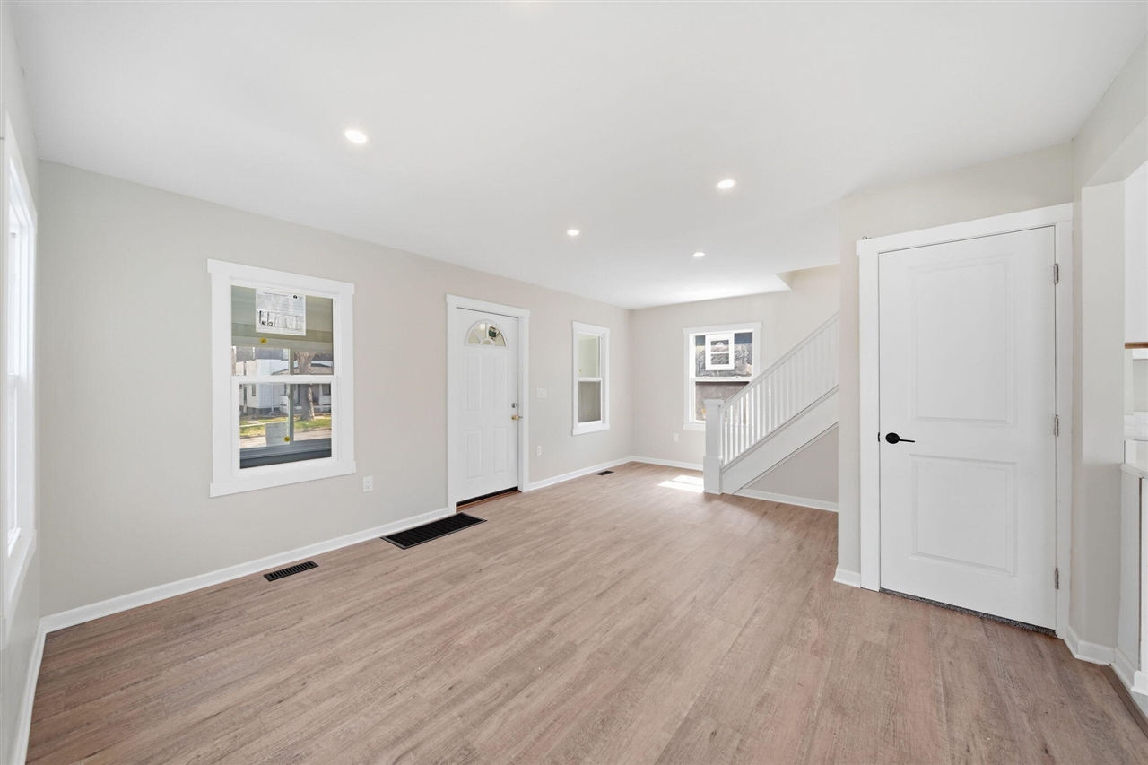 316 Carr Street Property Photo 5