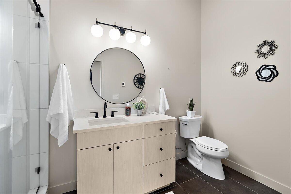 220 King Street Property Photo 13