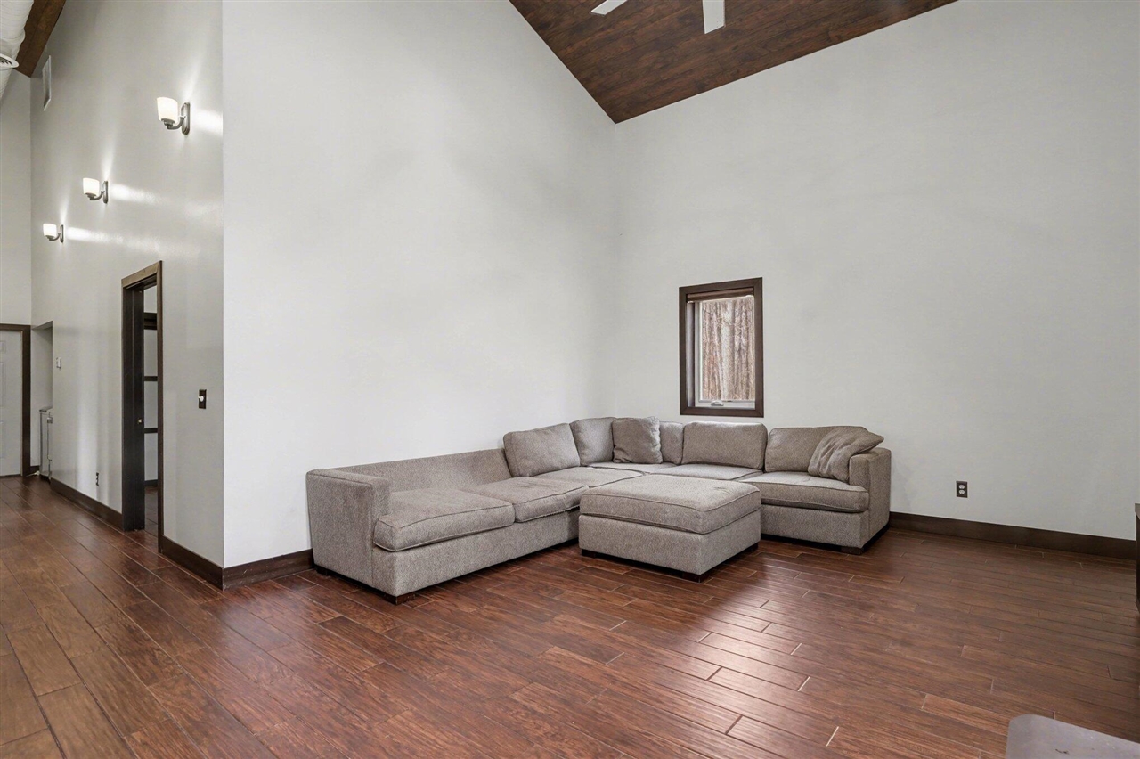 52755 M 43 Property Photo 9