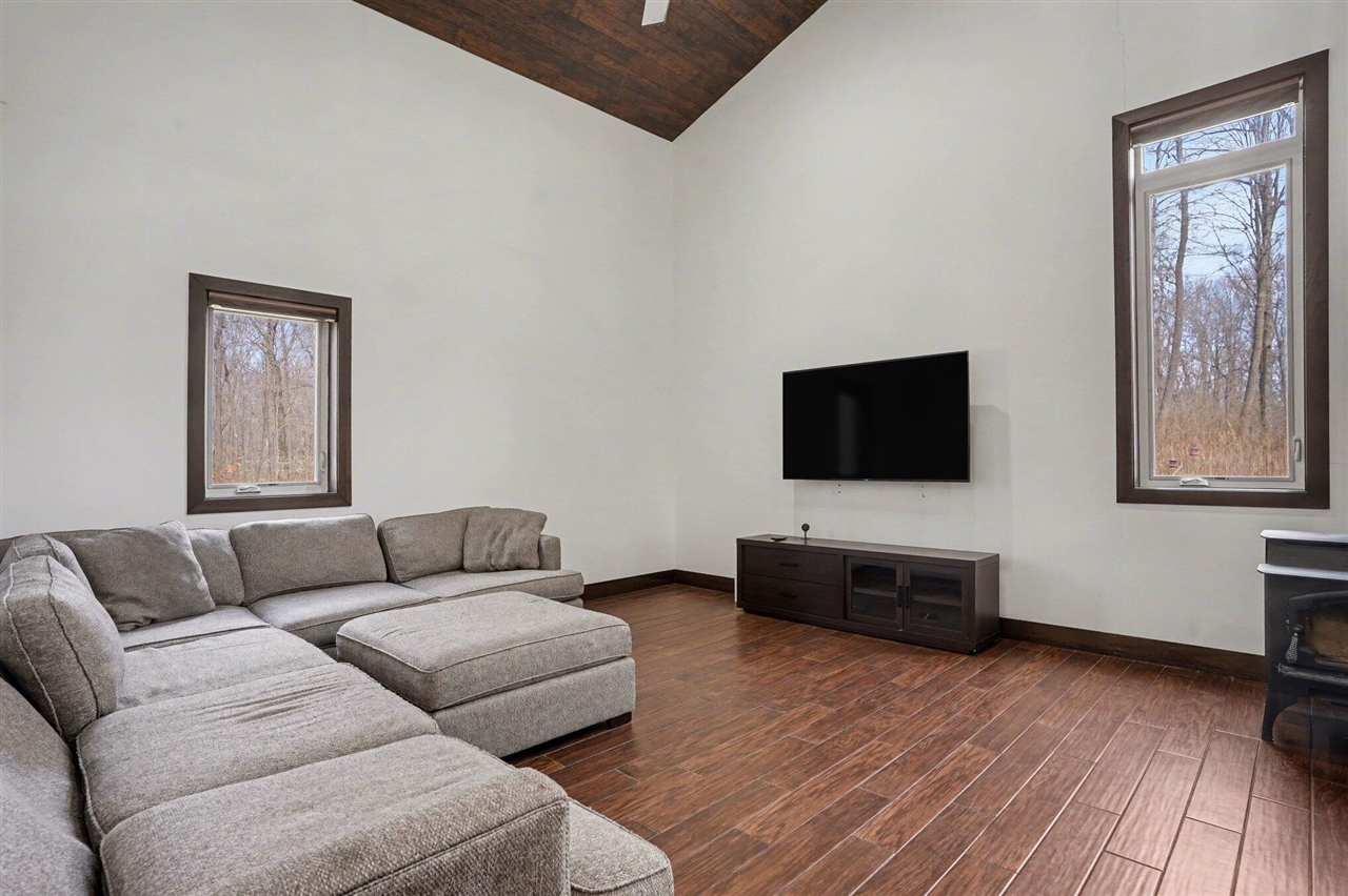 52755 M 43 Property Photo 11