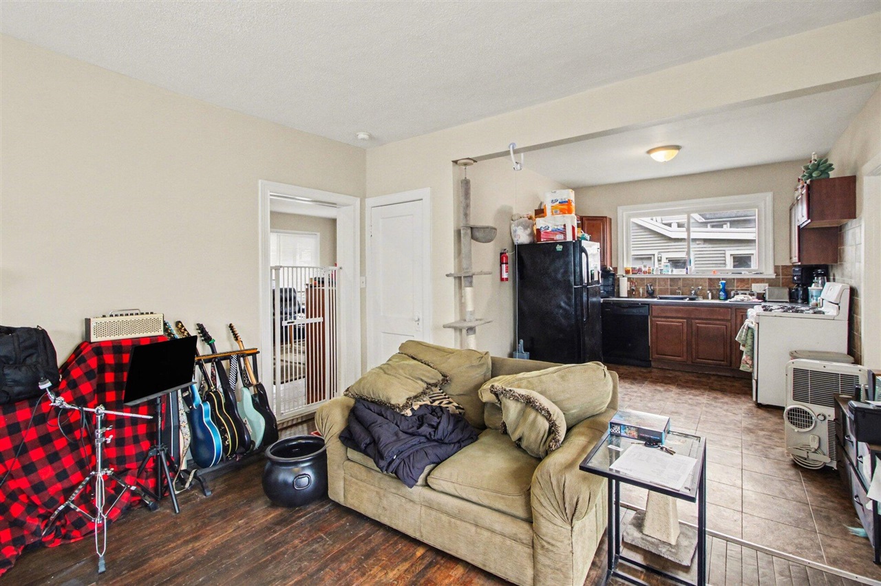 212 N Summit Street Property Photo 2