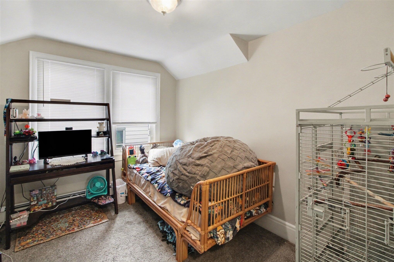 212 N Summit Street Property Photo 4