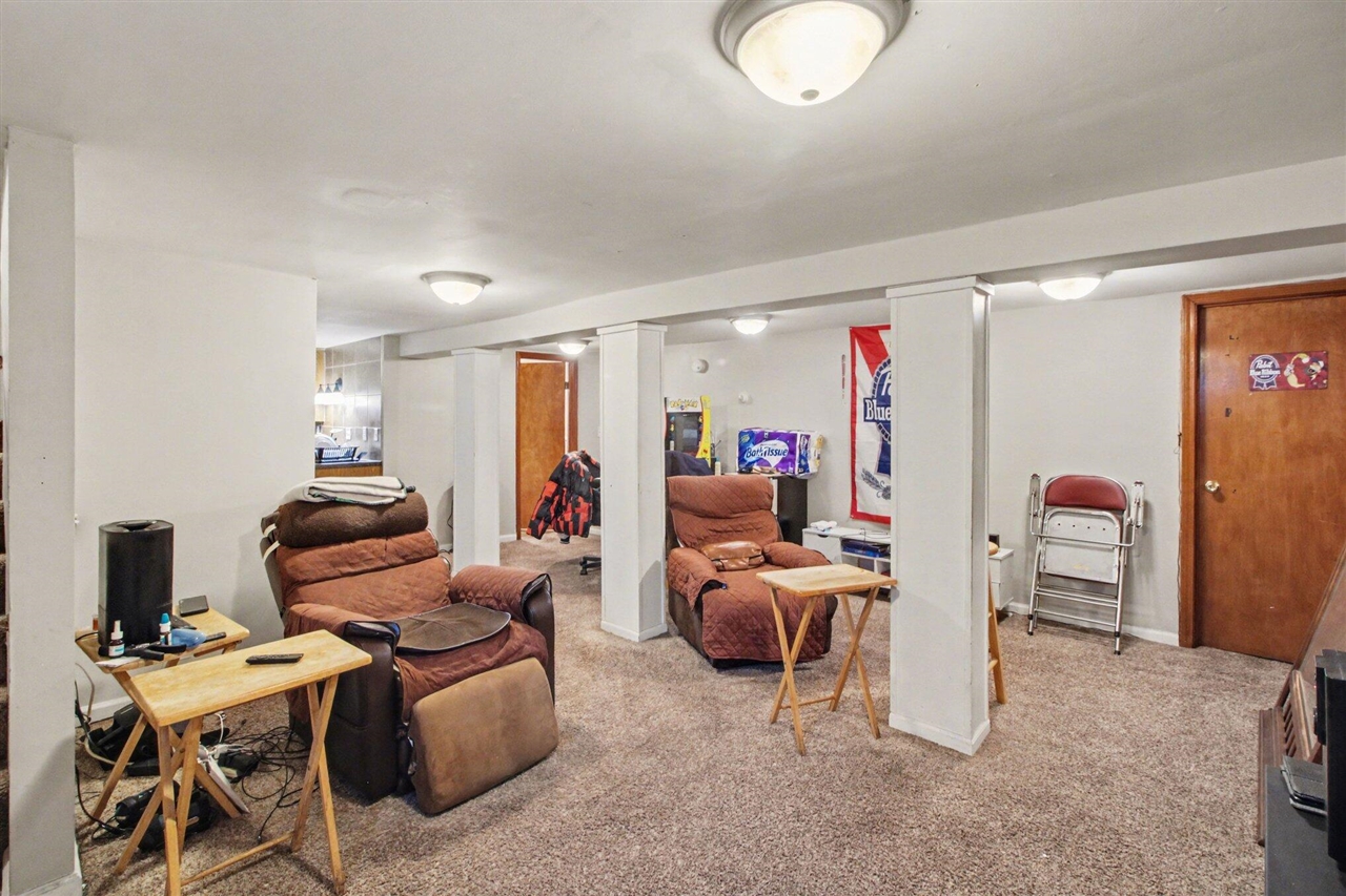 212 N Summit Street Property Photo 5