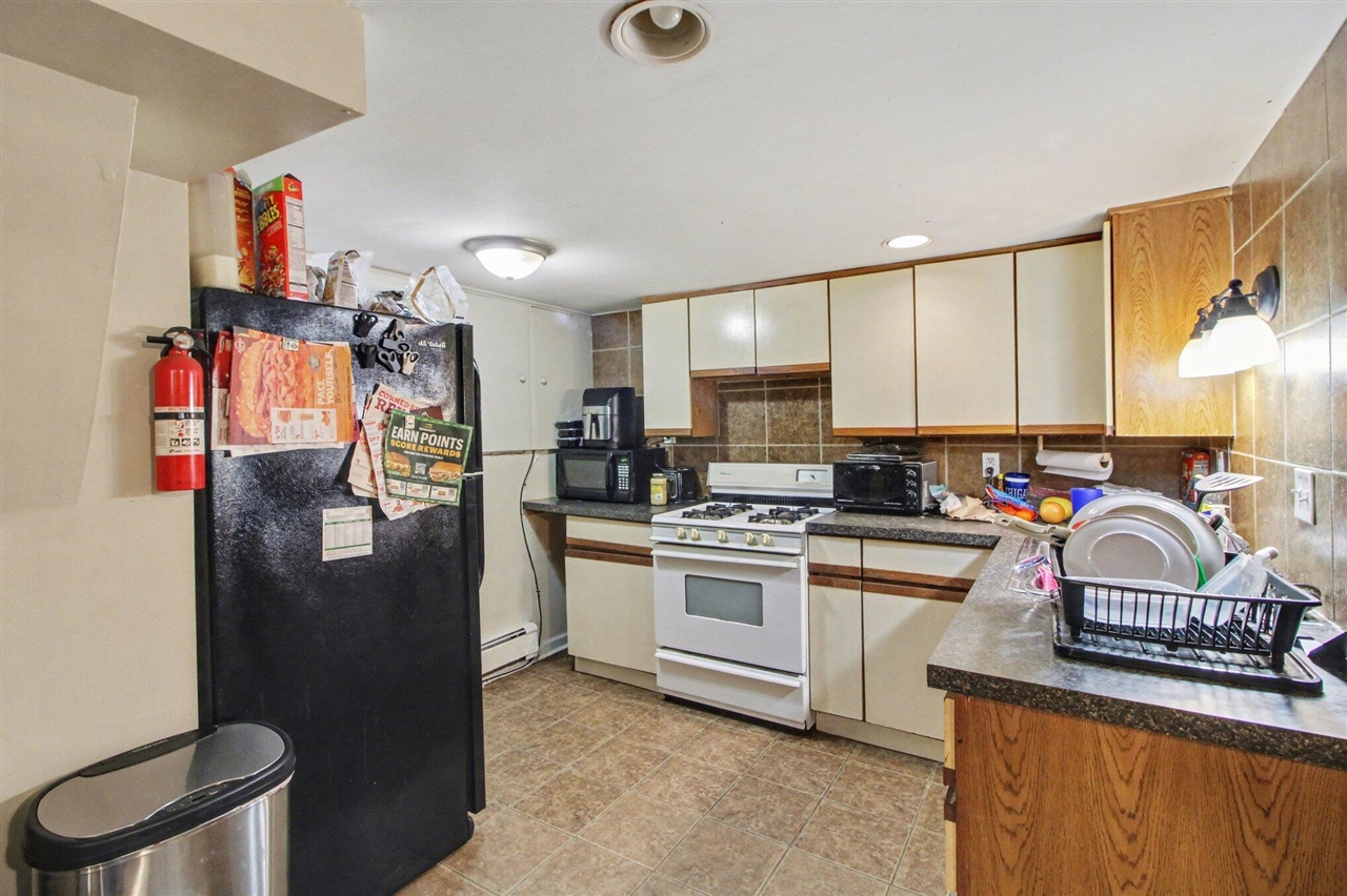 212 N Summit Street Property Photo 6