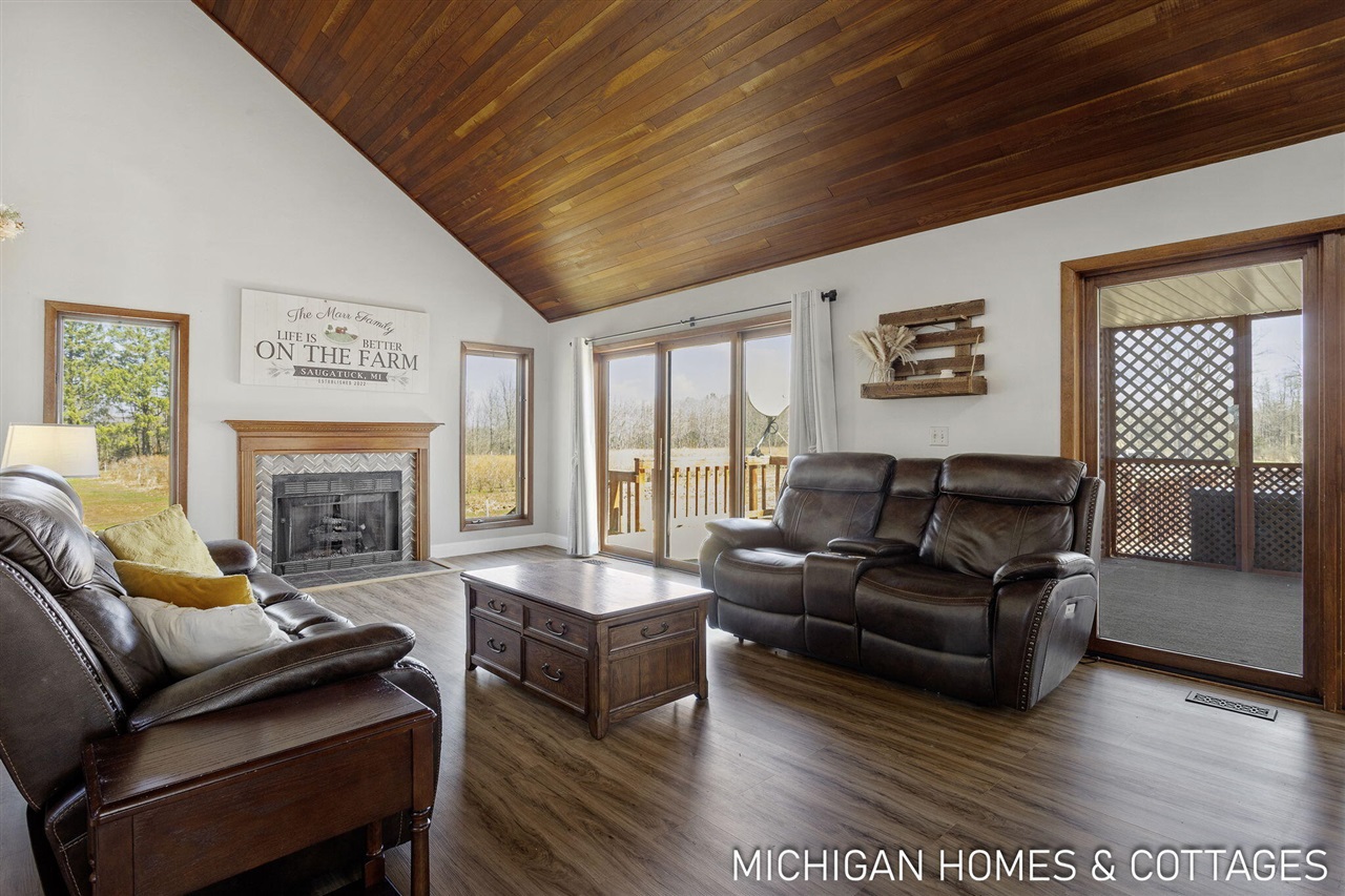1661 68th Street Property Photo 6
