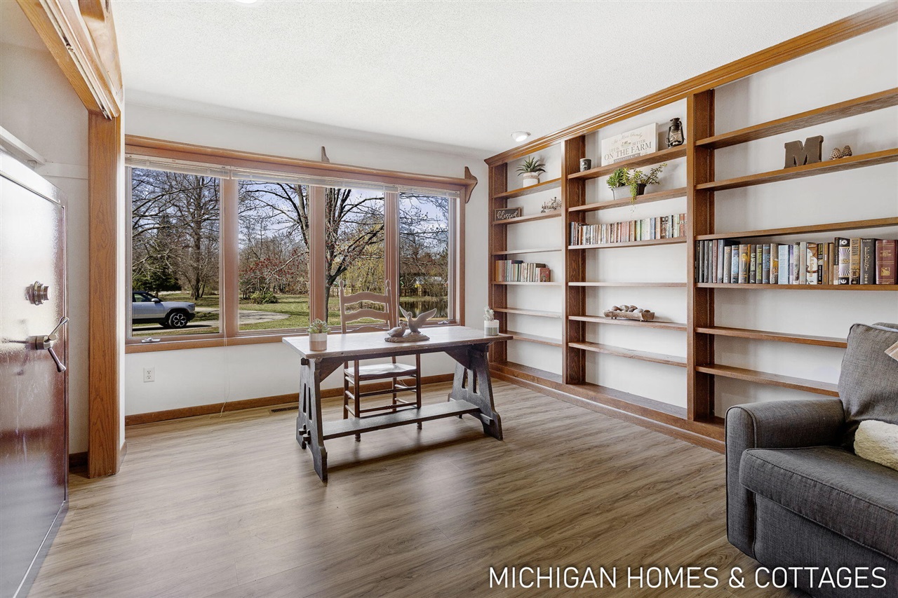 1661 68th Street Property Photo 7