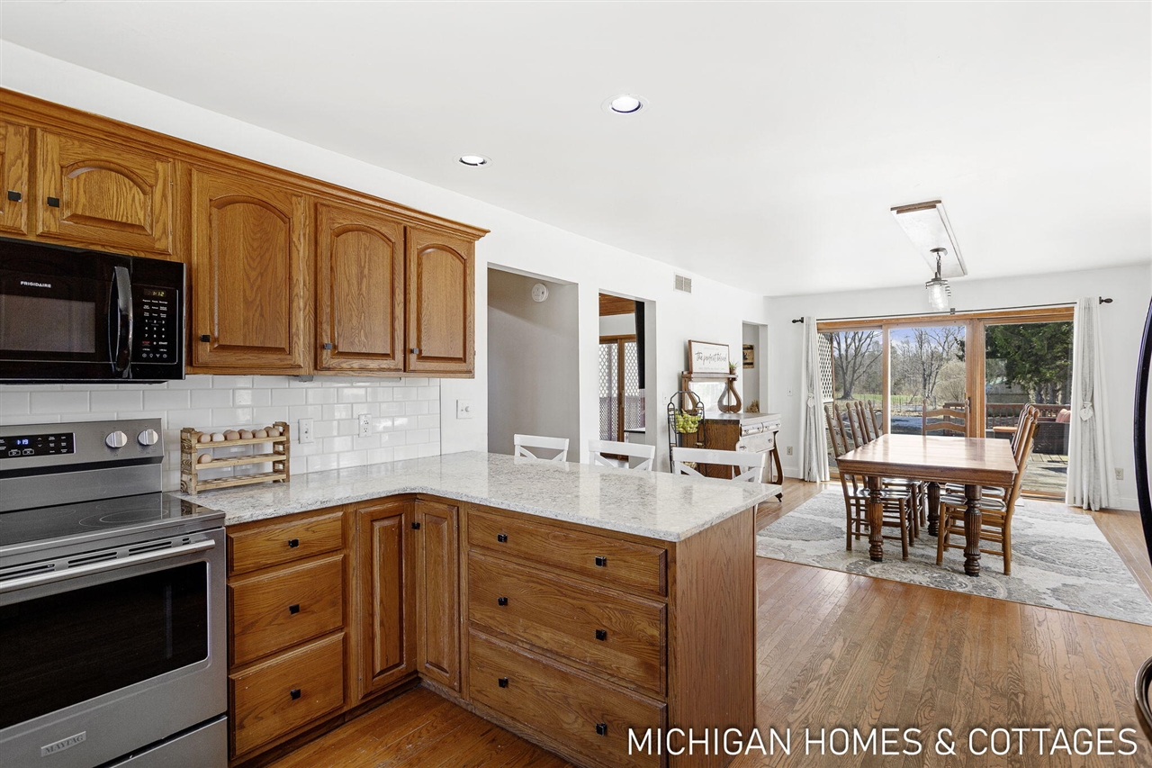 1661 68th Street Property Photo 9