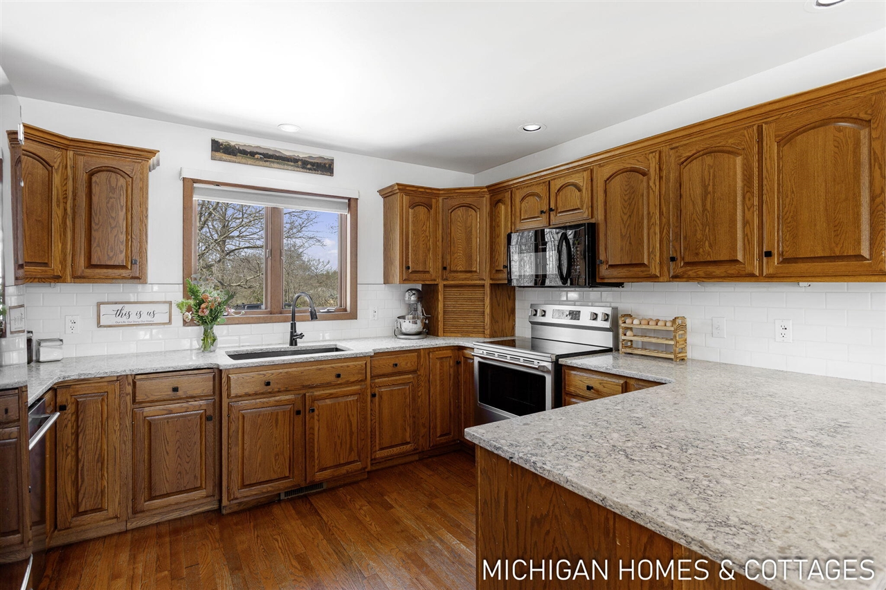 1661 68th Street Property Photo 10