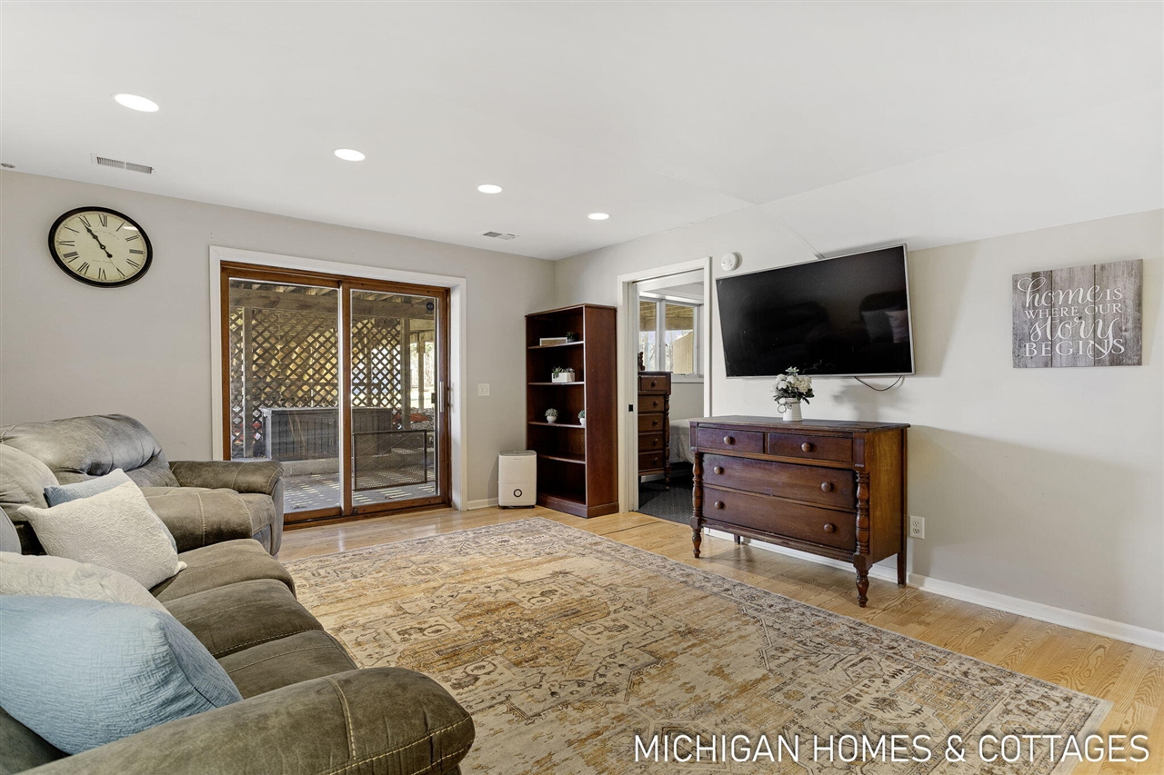 1661 68th Street Property Photo 16
