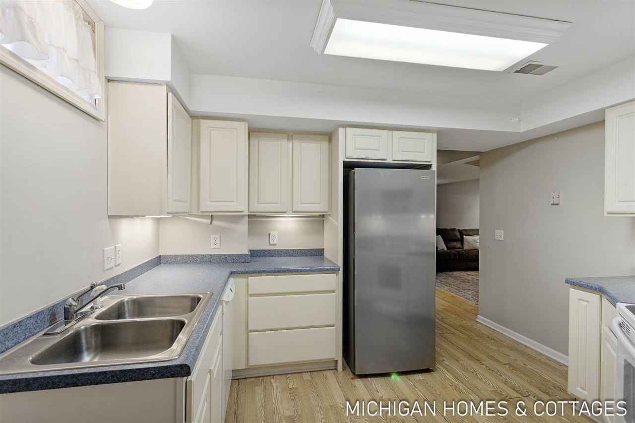 1661 68th Street Property Photo 20