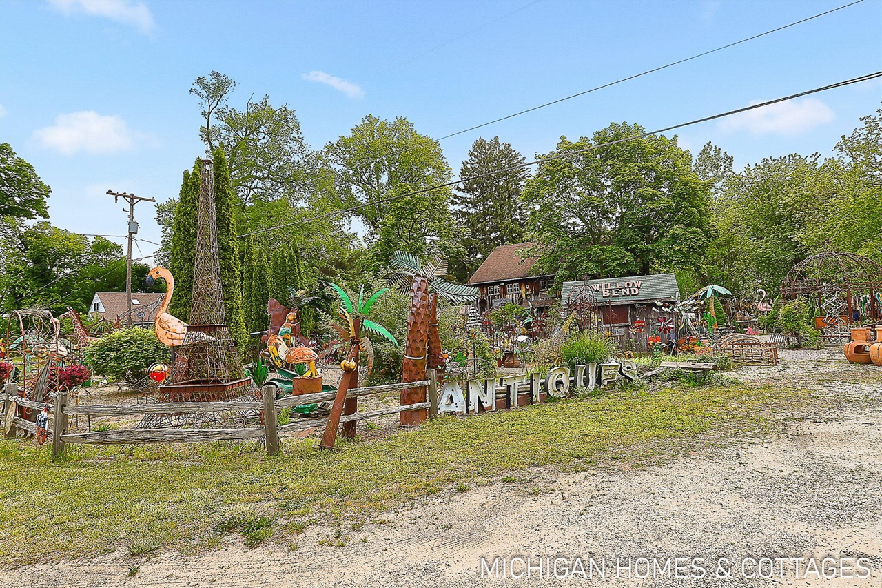 1661 68th Street Property Photo 28