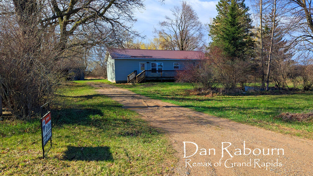 1185 11 Mile Road Property Photo 1