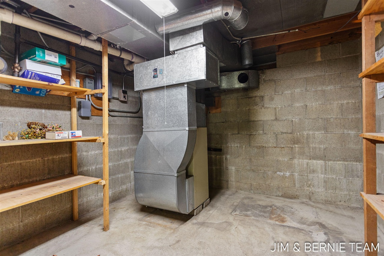 343 E 8th Street Property Photo 36
