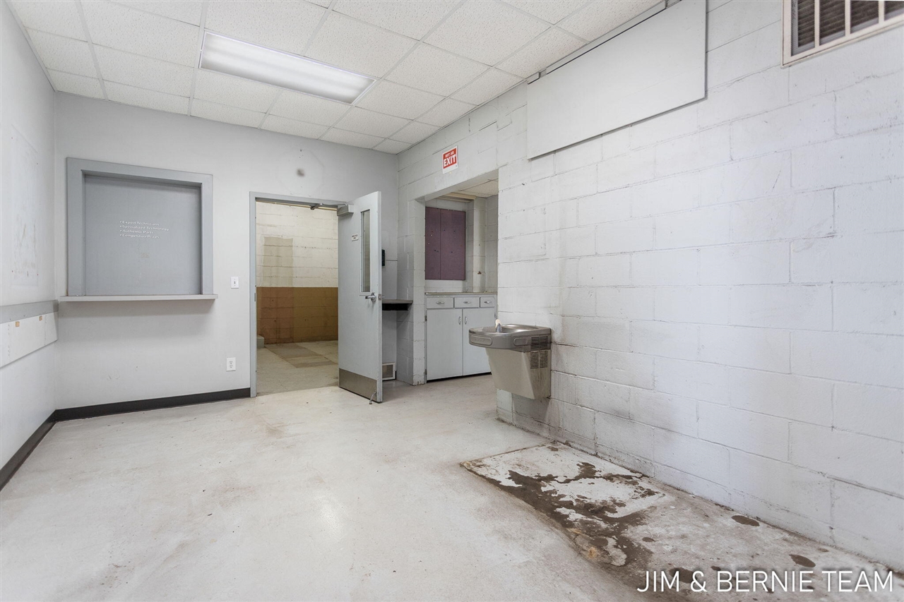 343 E 8th Street Property Photo 45