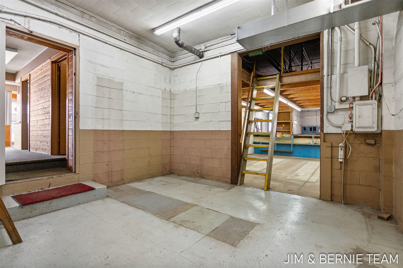 343 E 8th Street Property Photo 47