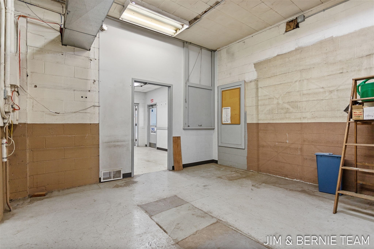 343 E 8th Street Property Photo 48