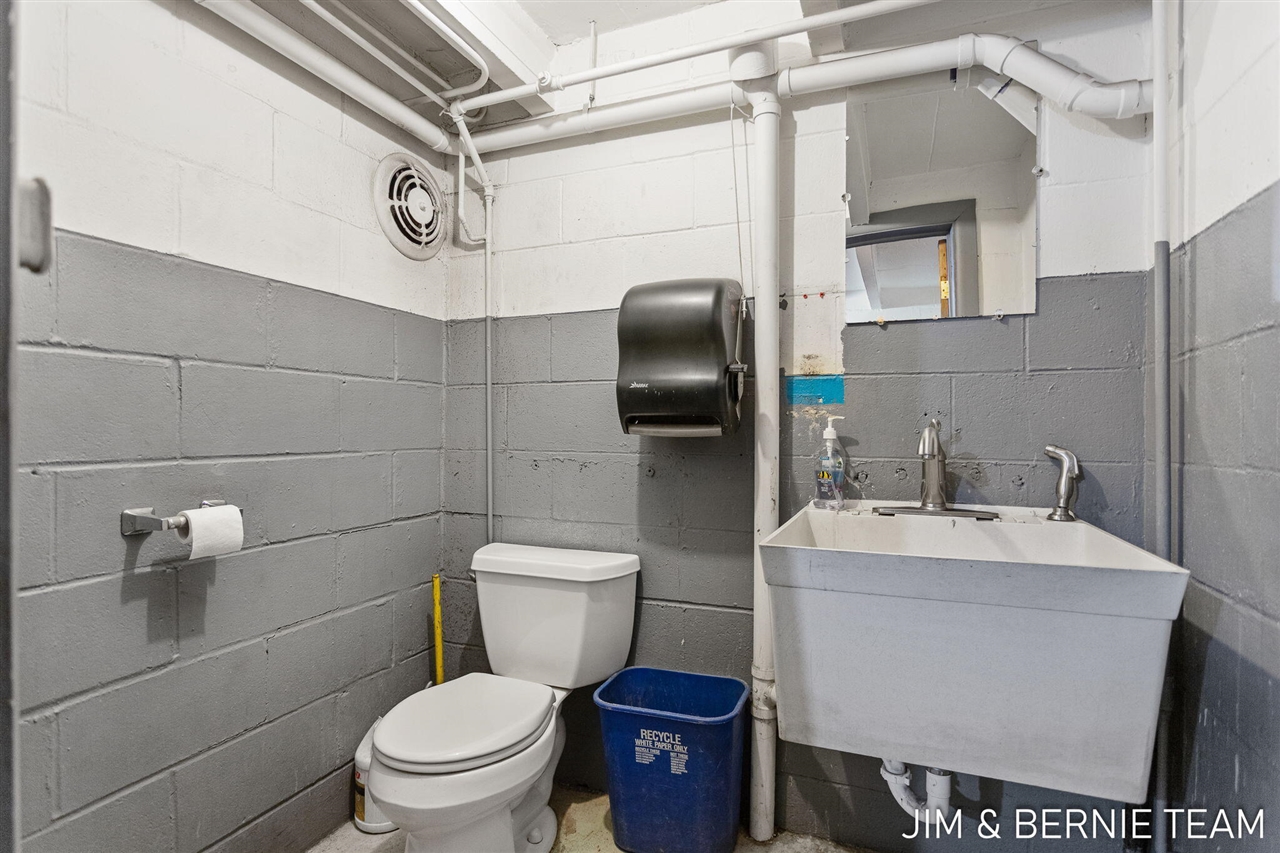 343 E 8th Street Property Photo 54