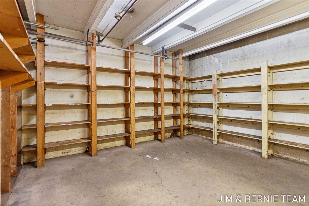 343 E 8th Street Property Photo 56