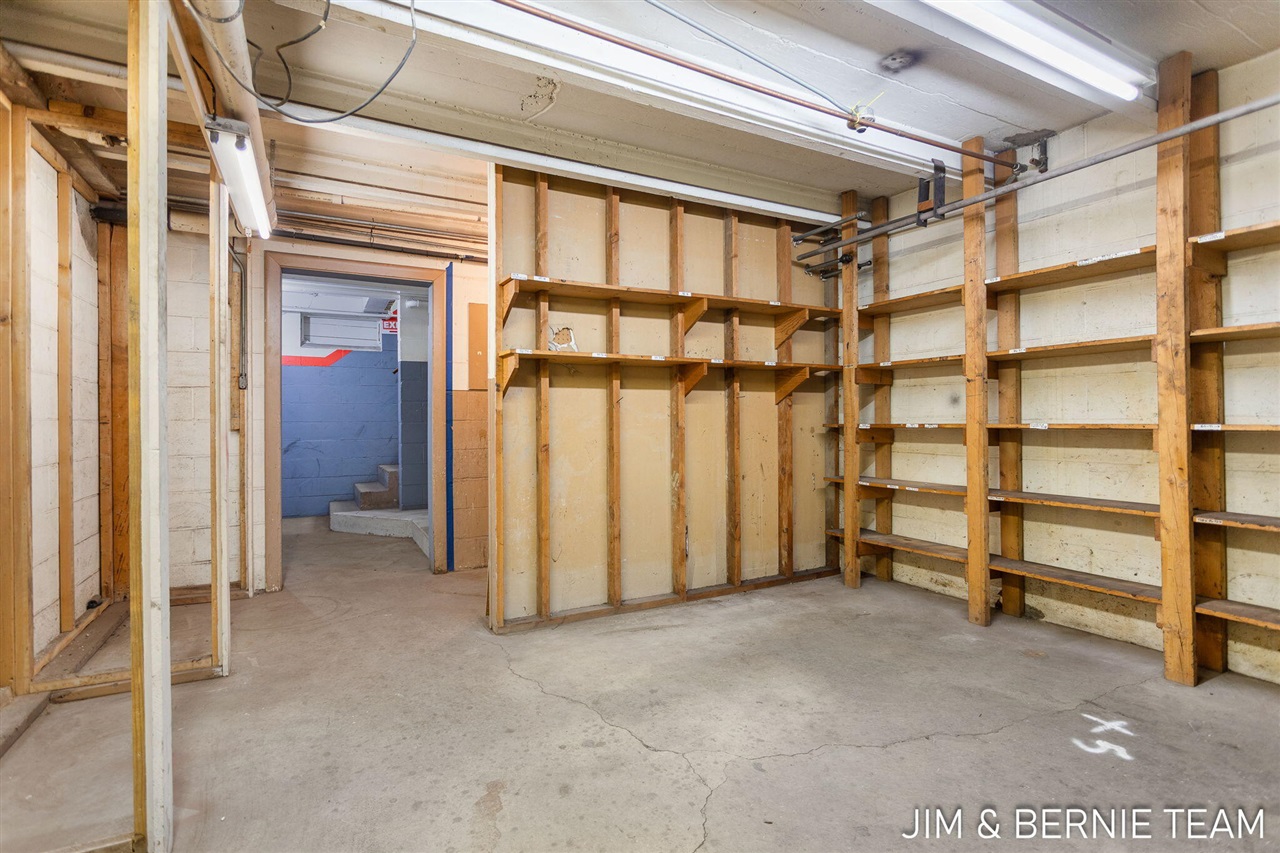 343 E 8th Street Property Photo 57