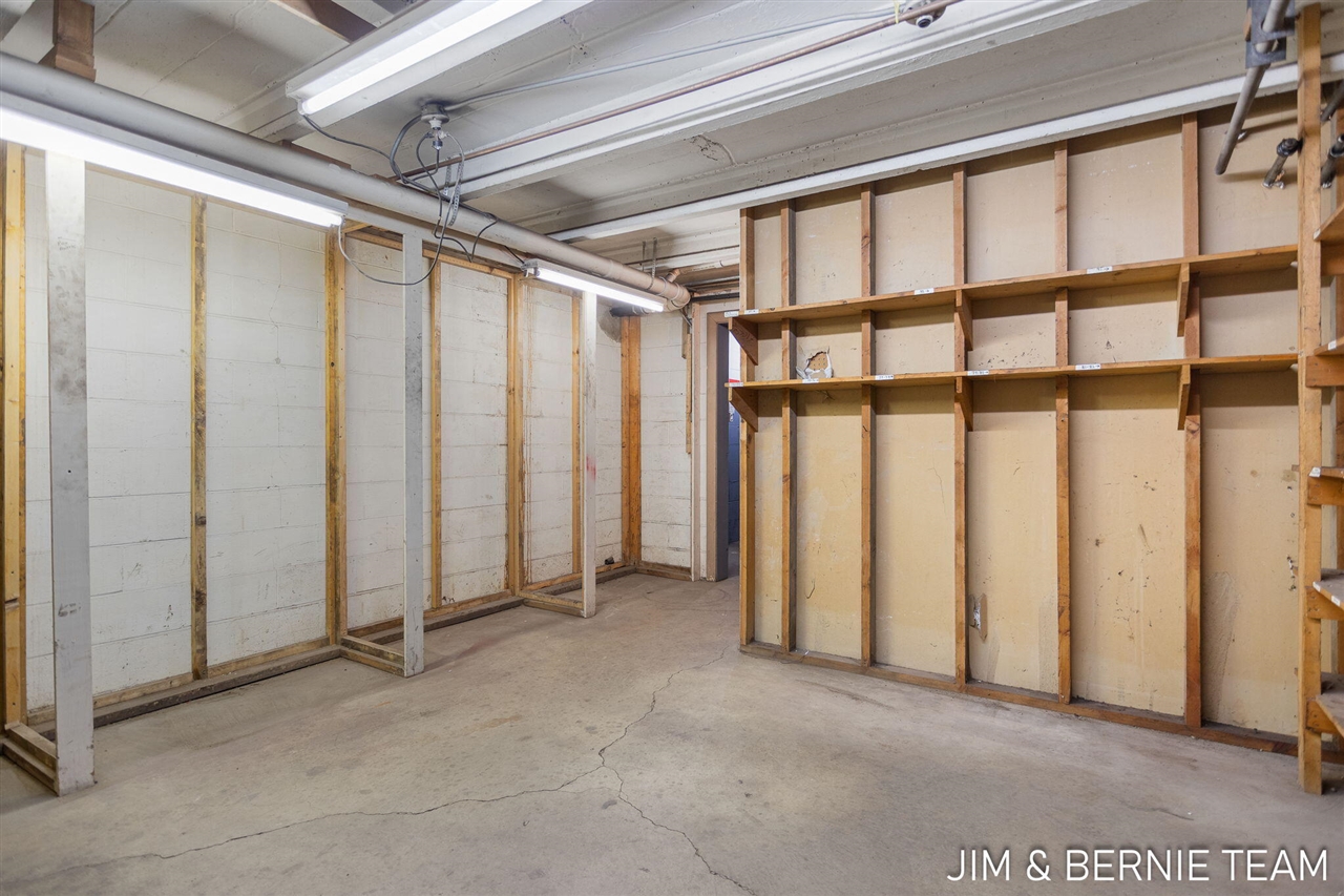 343 E 8th Street Property Photo 58