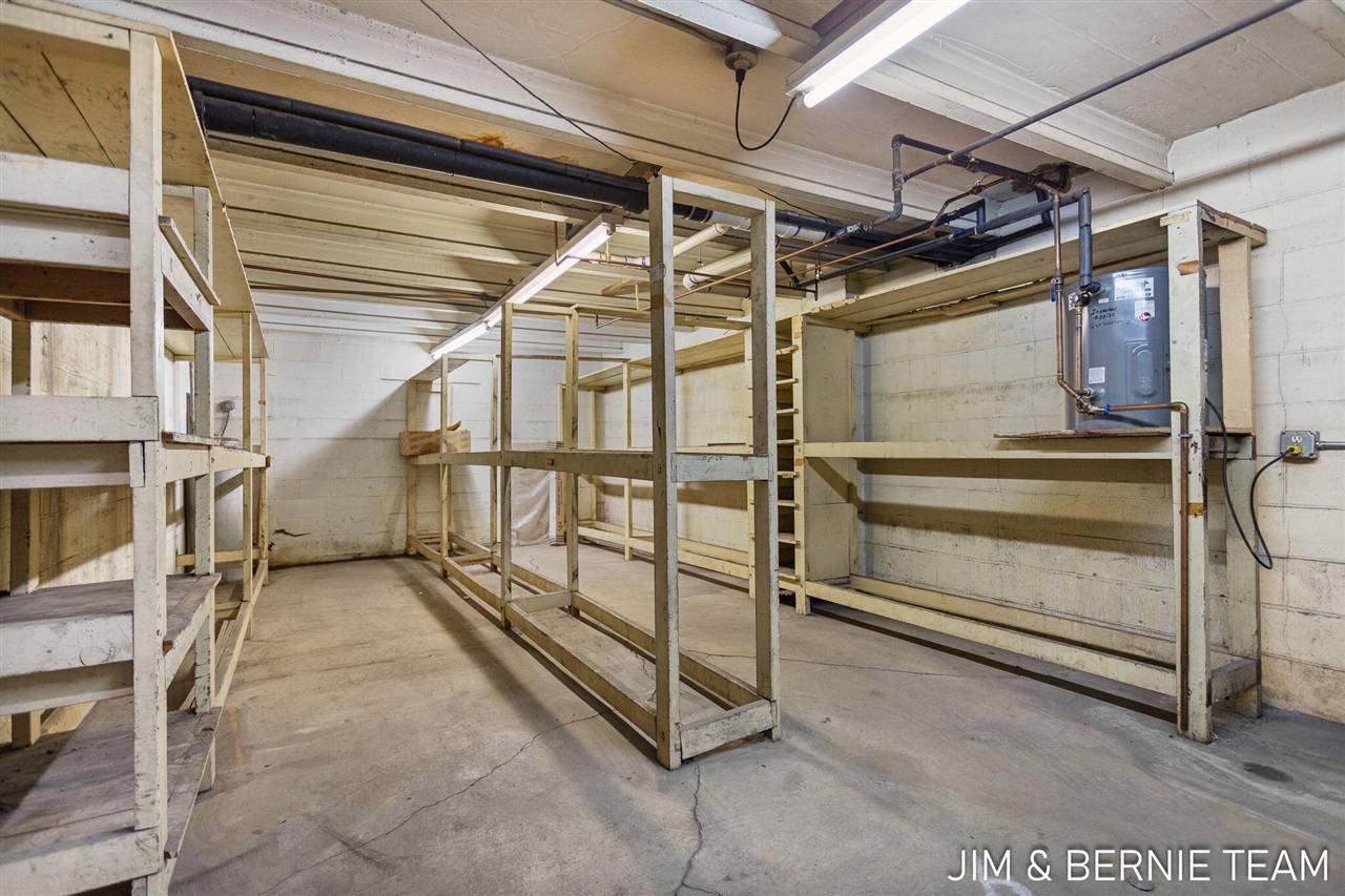 343 E 8th Street Property Photo 59
