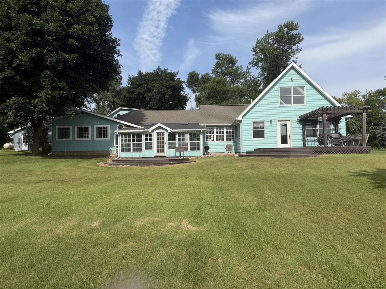 2743 Hemlock Road Property Photo 2