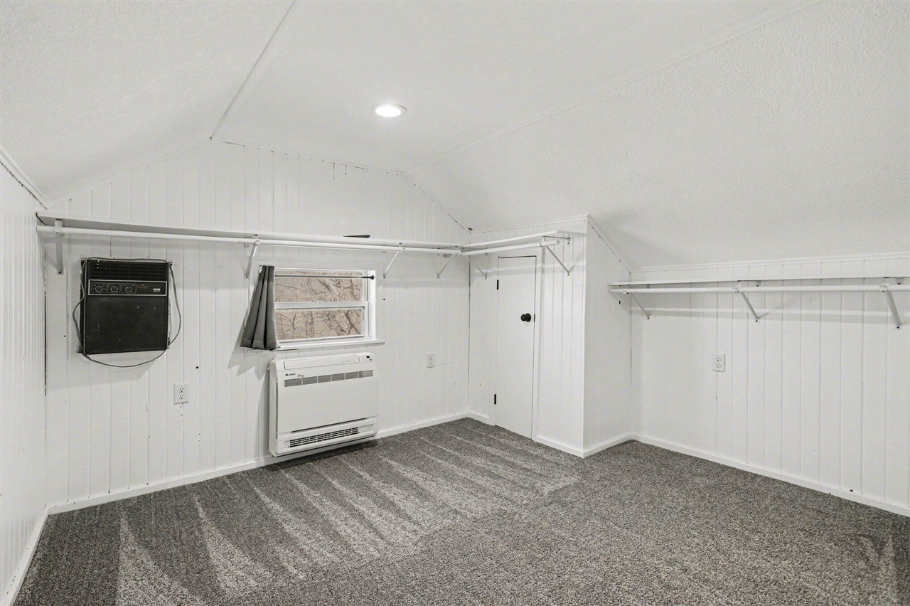 2743 Hemlock Road Property Photo 20