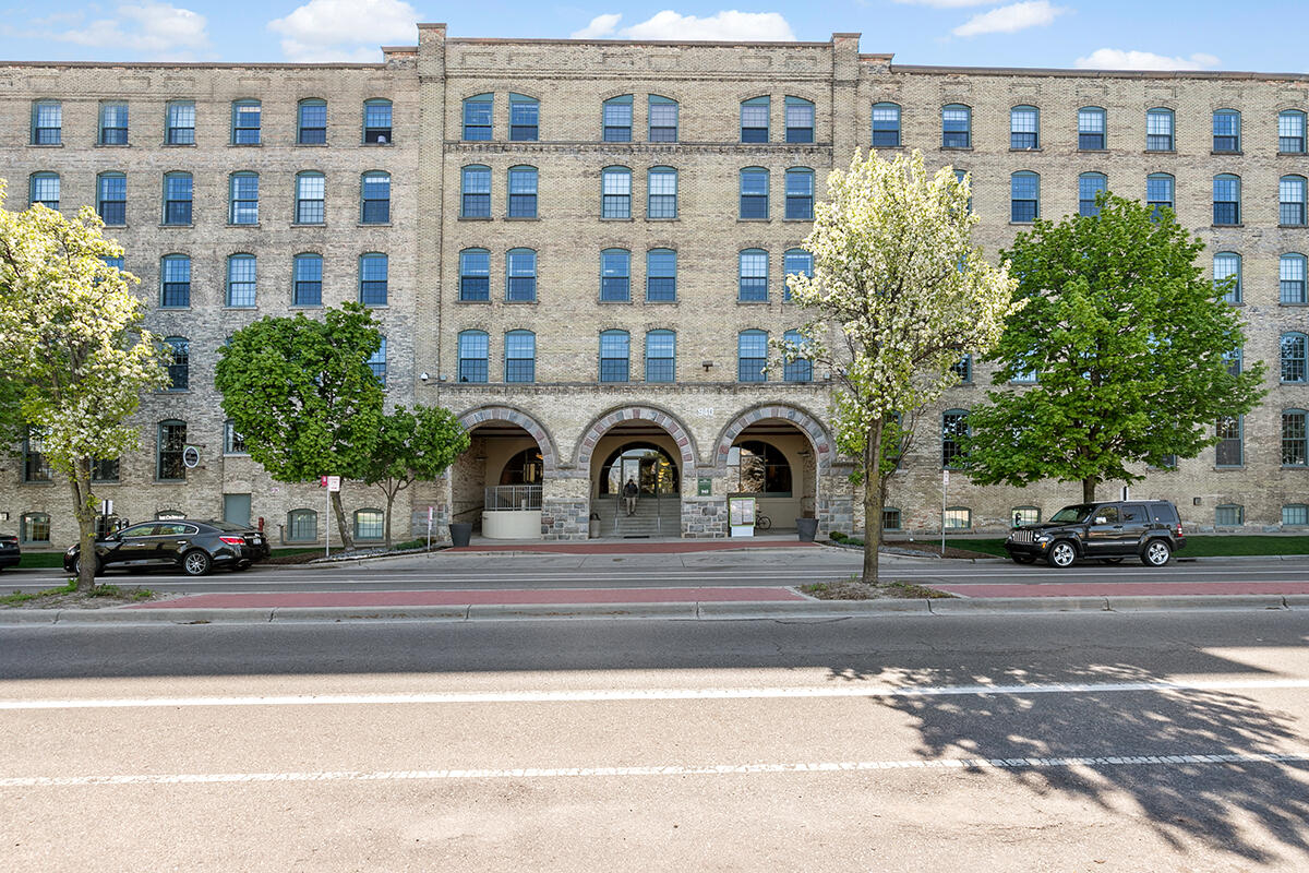 940 Monroe Avenue Property Photo 1