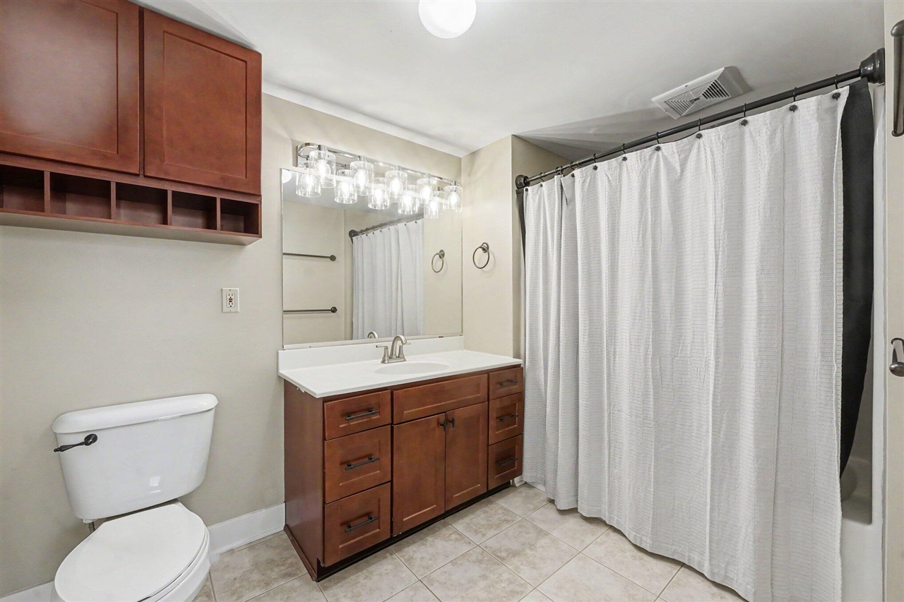 940 Monroe Avenue Property Photo 11