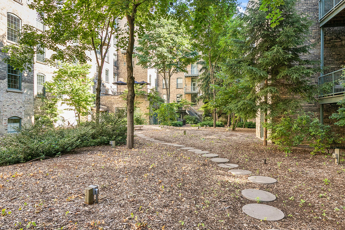 940 Monroe Avenue Property Photo 30