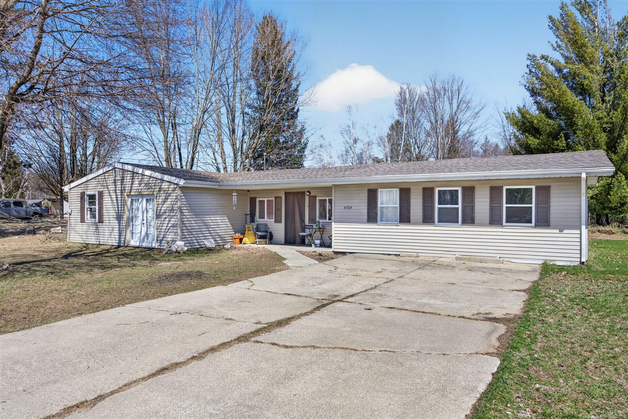 4784 1st Street Property Photo 1