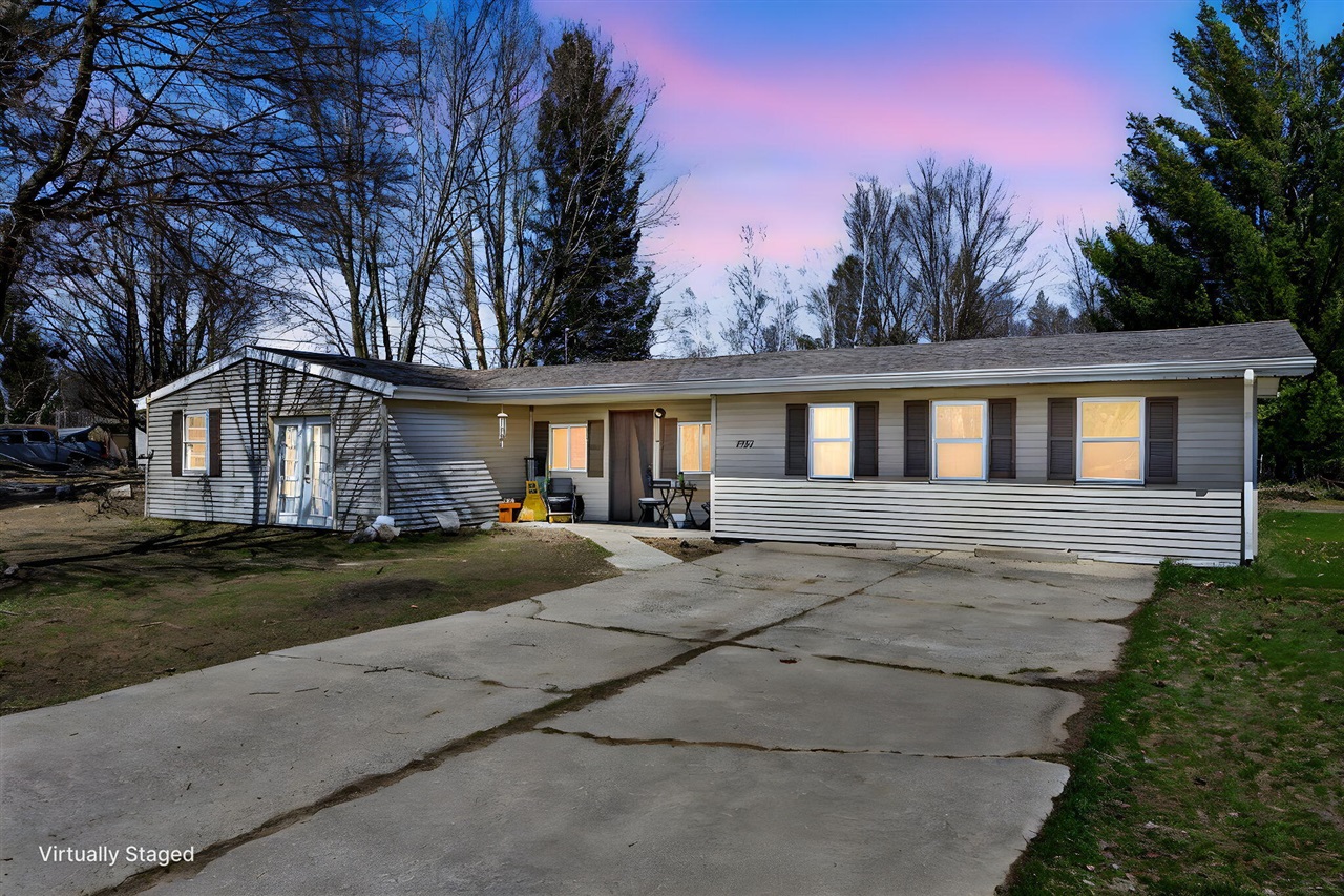 4784 1st Street Property Photo 3