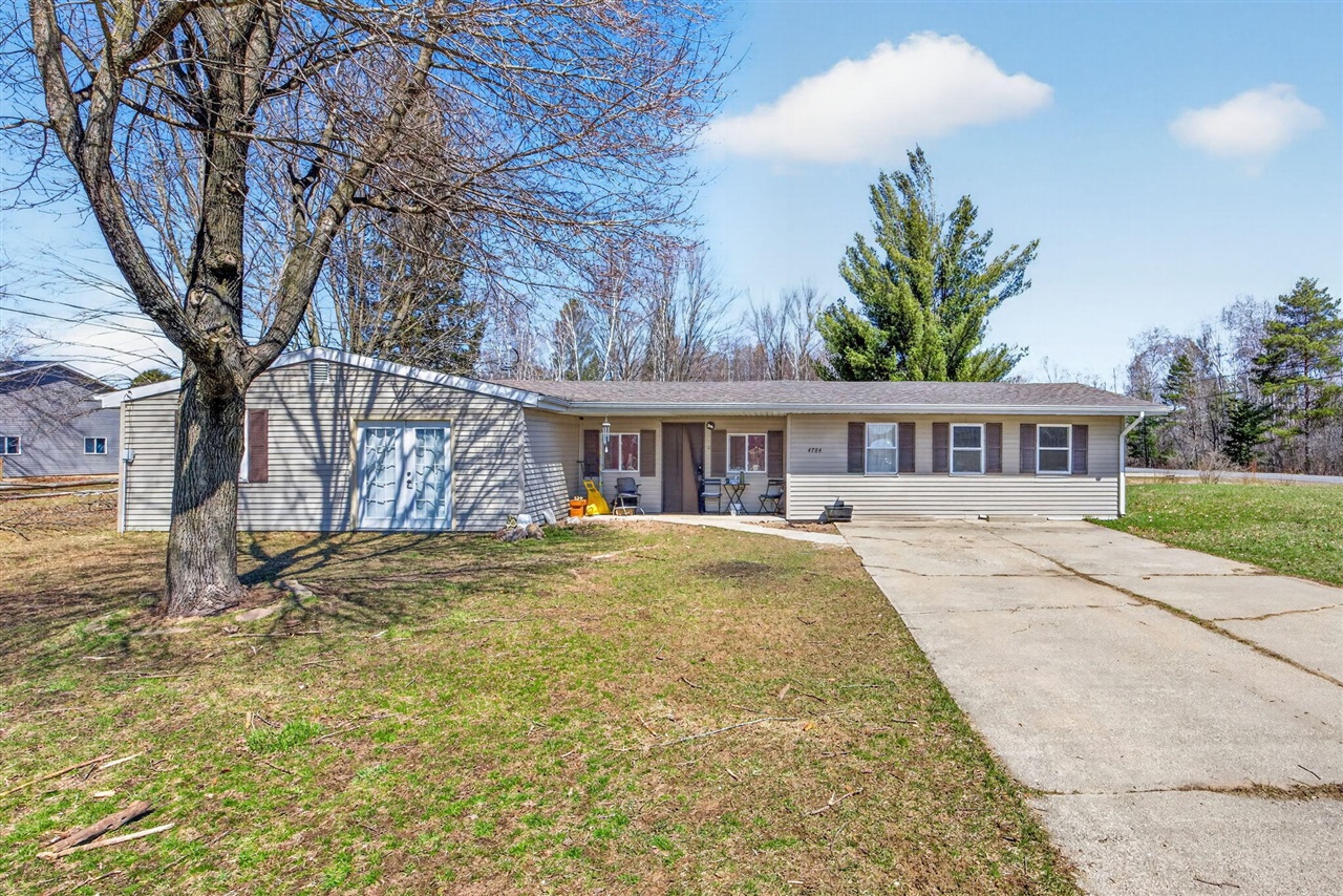 4784 1st Street Property Photo 4