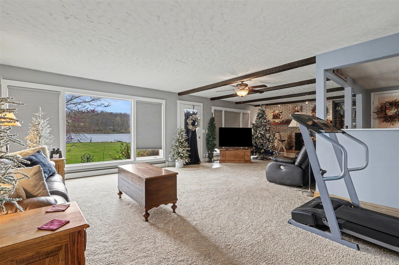 28573 Maystead Road Property Photo 3
