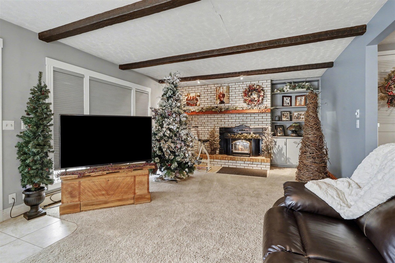 28573 Maystead Road Property Photo 4