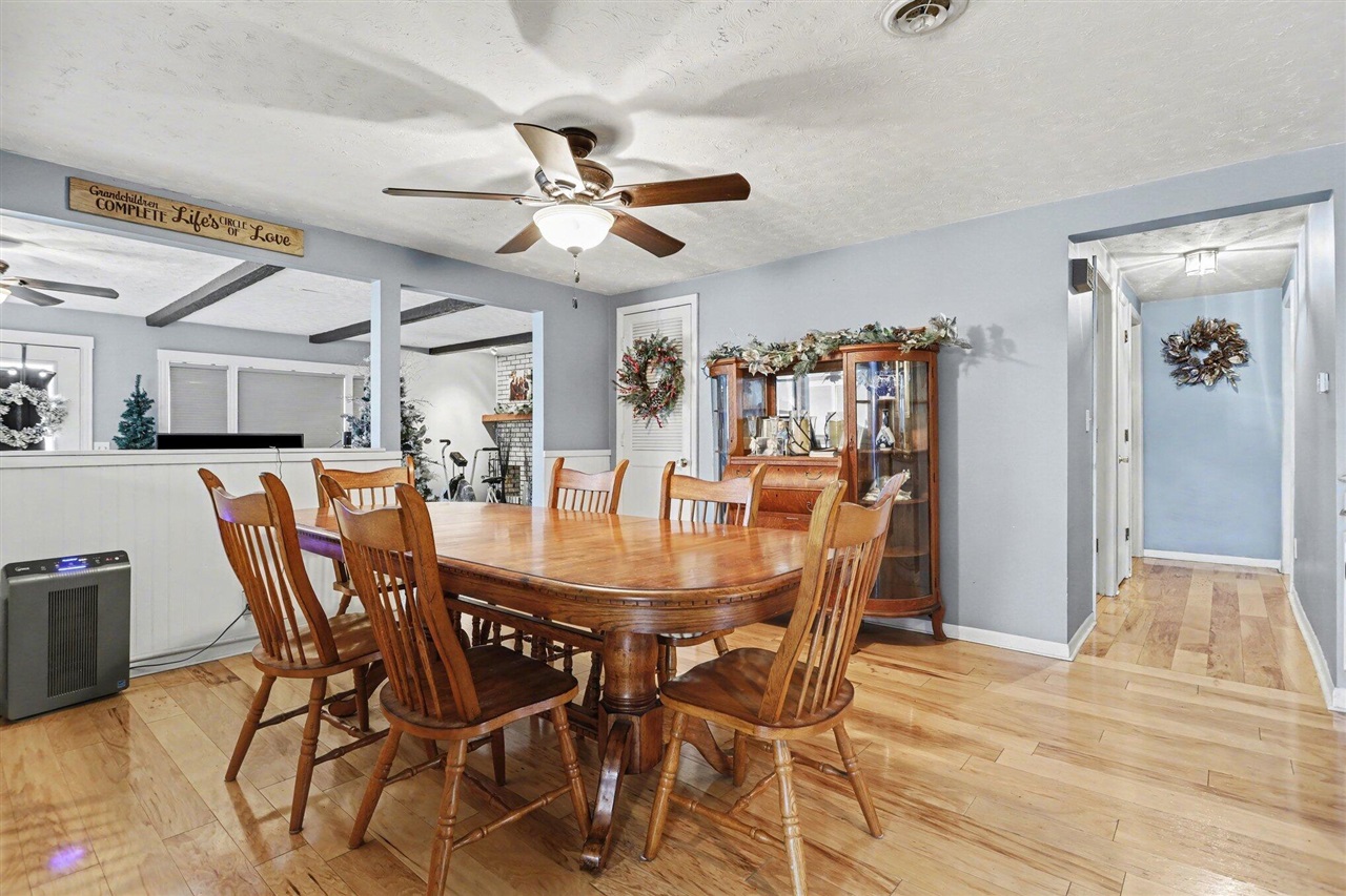 28573 Maystead Road Property Photo 7