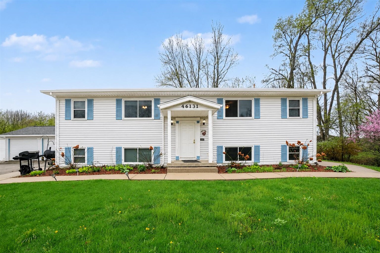 46131 S Lakeshore Drive Property Photo 1