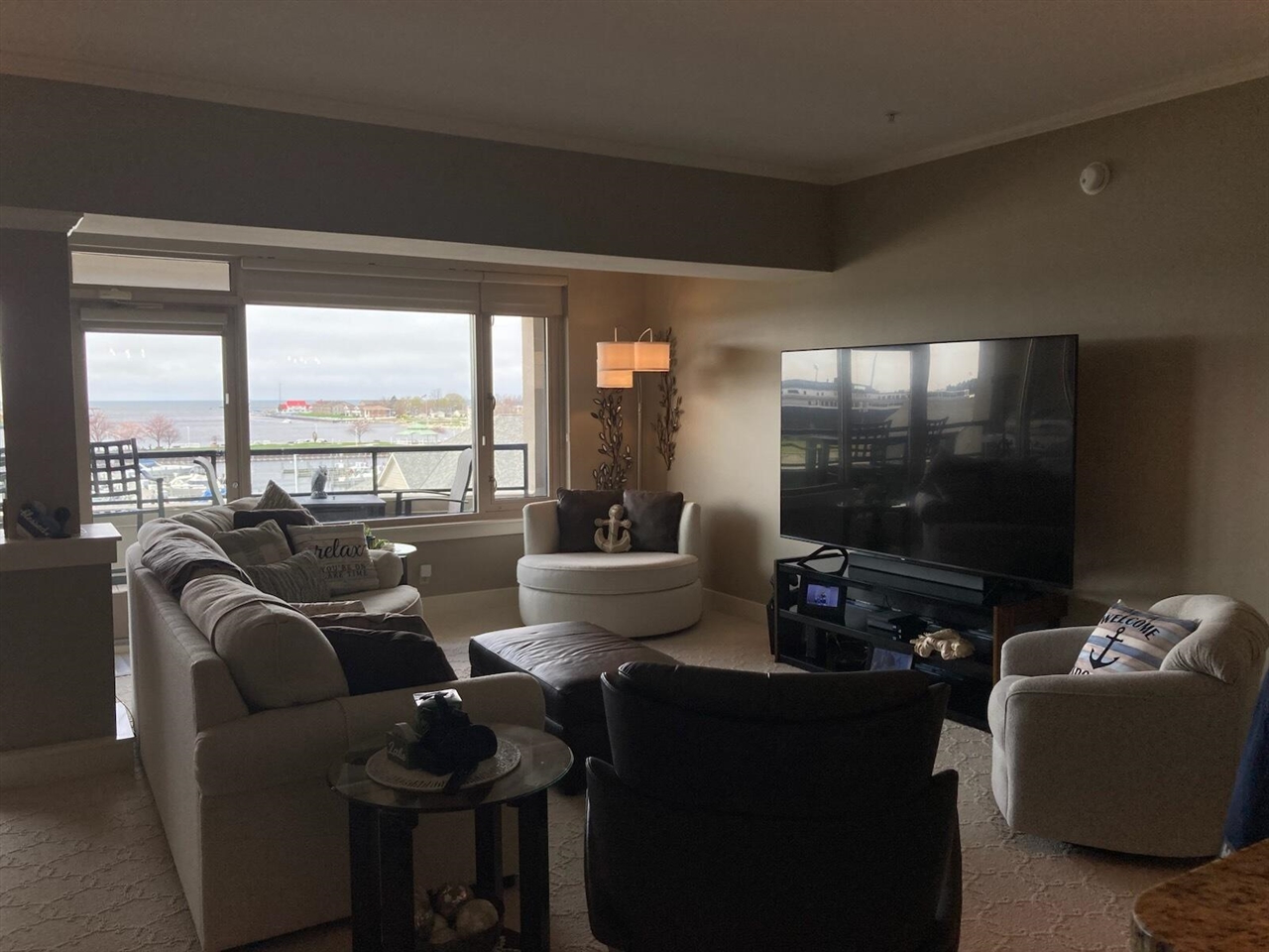 105 W Danaher Street Property Photo 6